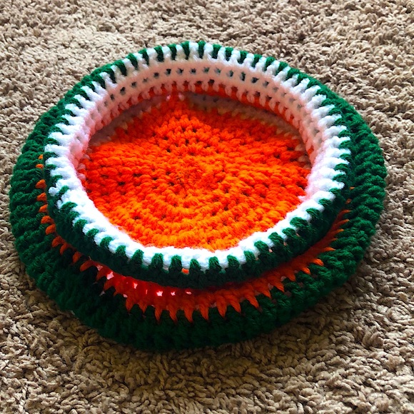 Hand knitted winter beret - Picture 1 of 3